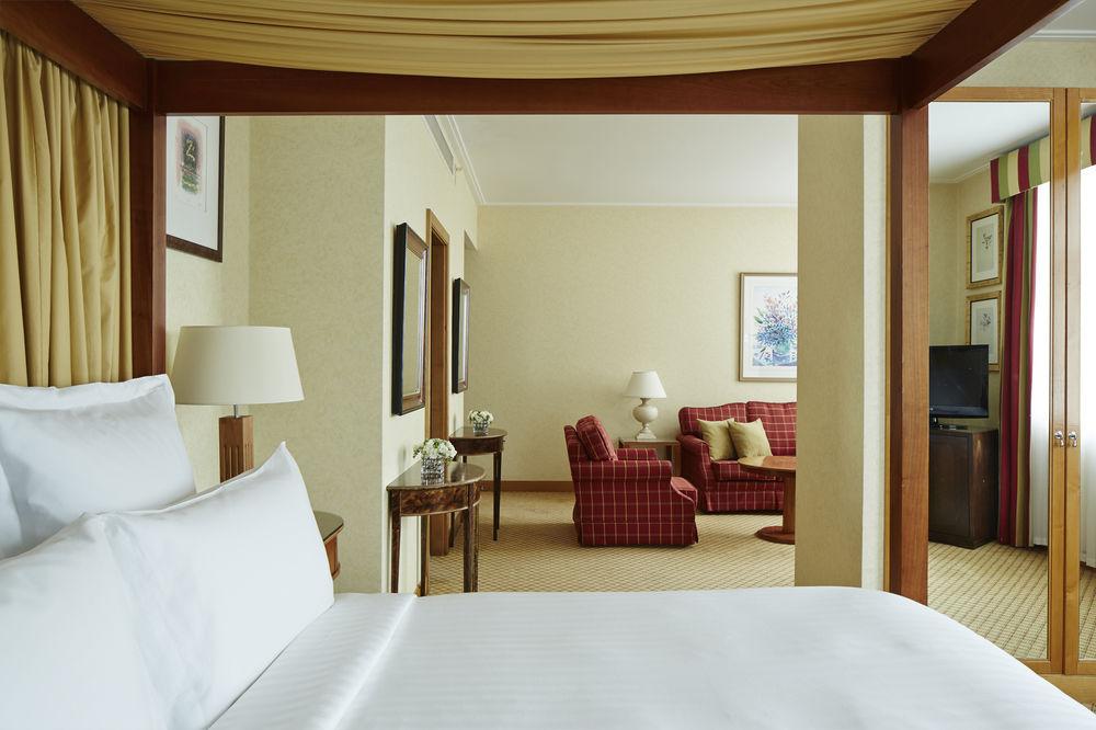 Delta Hotels By Marriott Bexleyheath Exterior photo